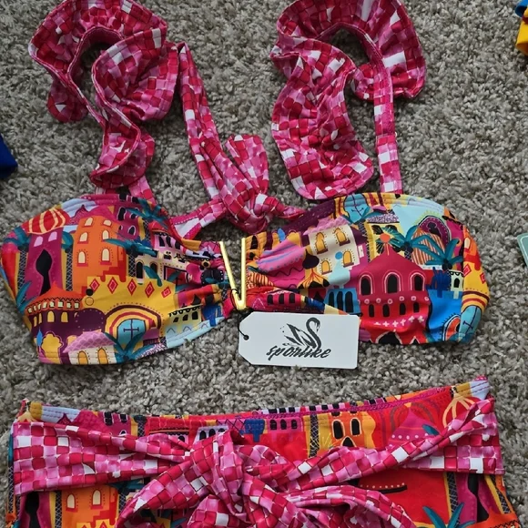 Colorful Ruffle Bikini Set - Picture 5 of 6